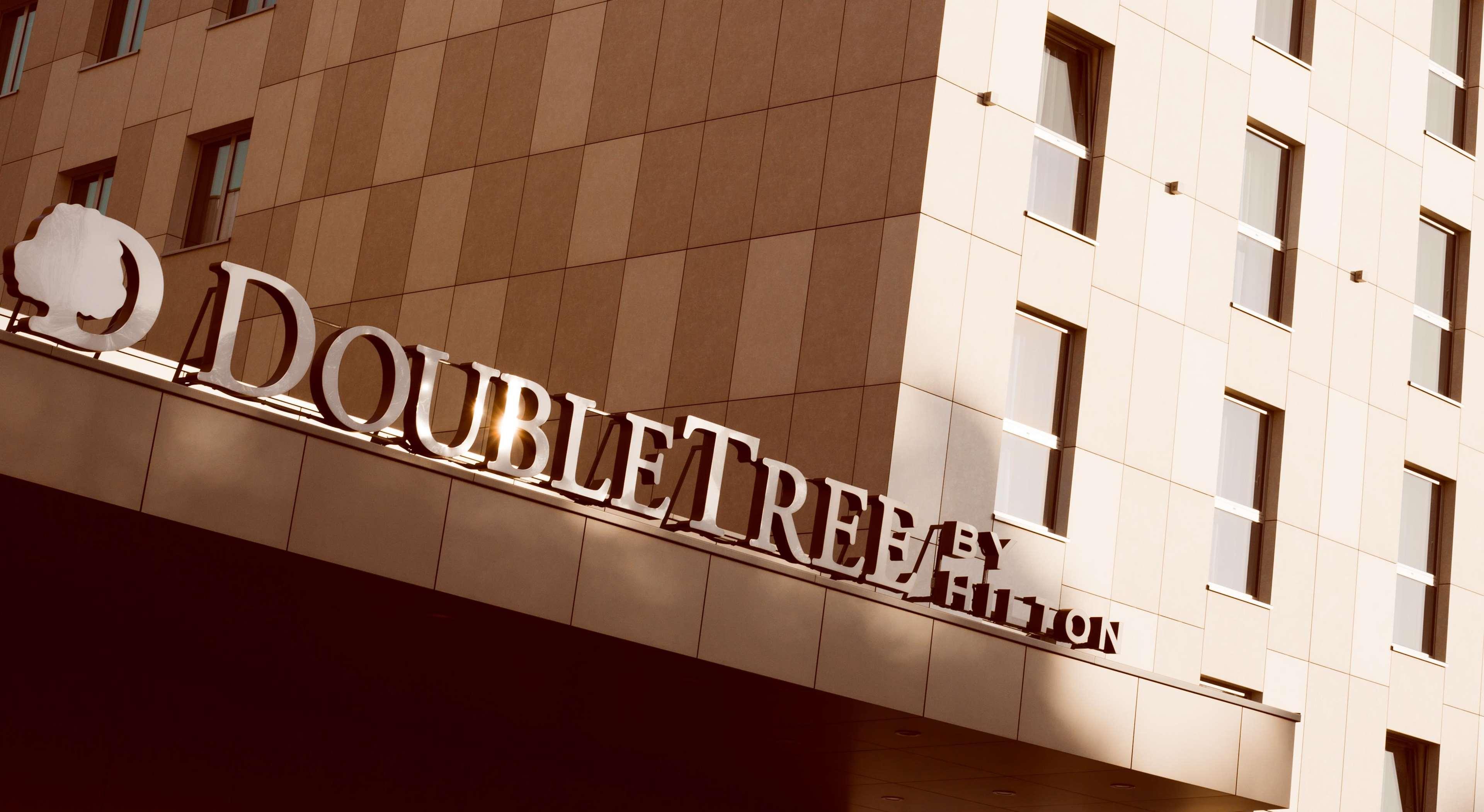 Doubletree By Hilton Krakow Hotel & Convention Center Exterior foto